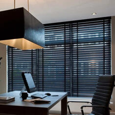 Деревянные жалюзи на окна в офис цена. Купить в «Мастерская Жалюзи»