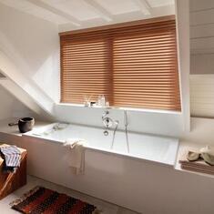 Жалюзи для ванной комнаты на окна цена. Купить в «Мастерская Жалюзи»